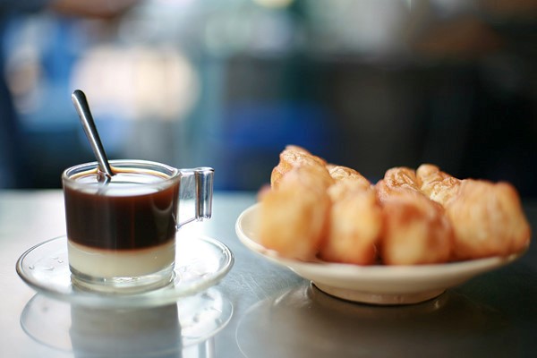 Bạc xỉu: Câu chuyện sữa - cà phê của người Sài Gòn